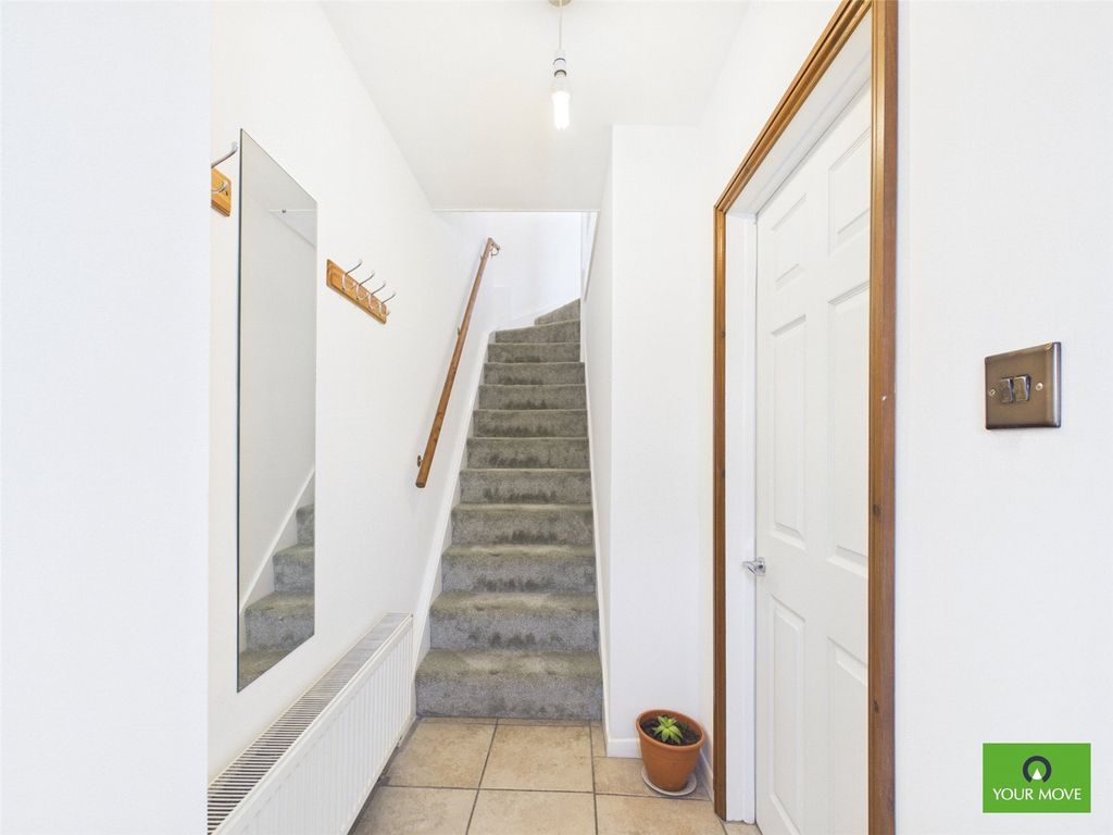 Property photo 2 of 8 Hallway