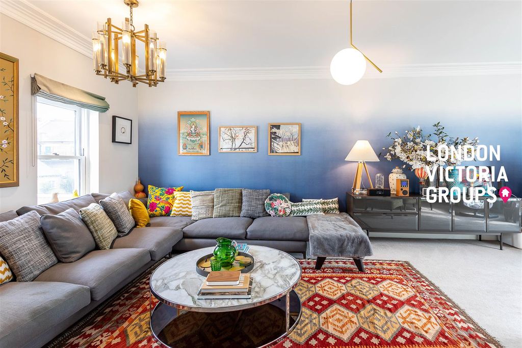 Property photo 2 of 22 Mini - 152B, Battersea Park Road.Sw11 4nd-3.Jpg