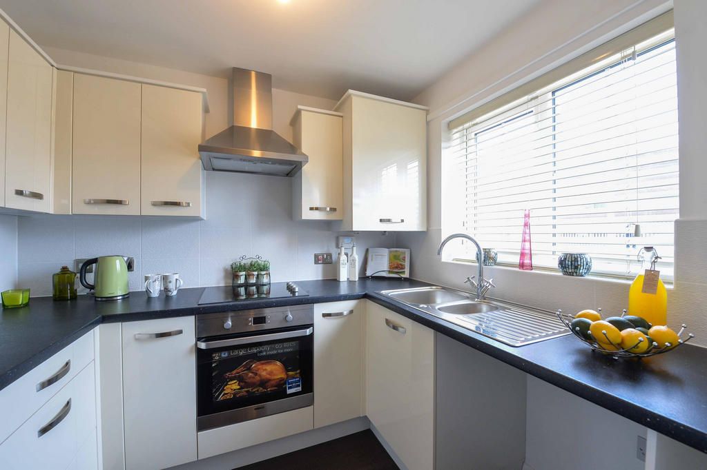 Property photo 3 of 12 Kitchen