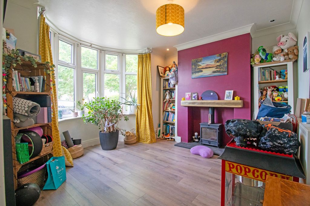 Property photo 2 of 35