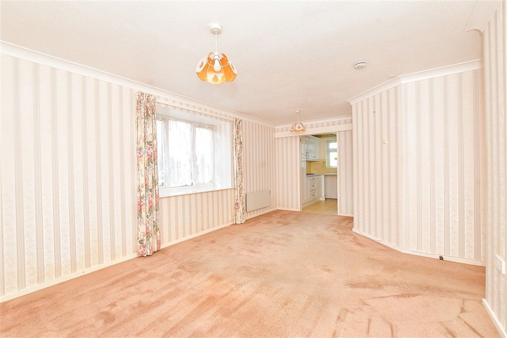 Property photo 3 of 11 Lounge/Diner