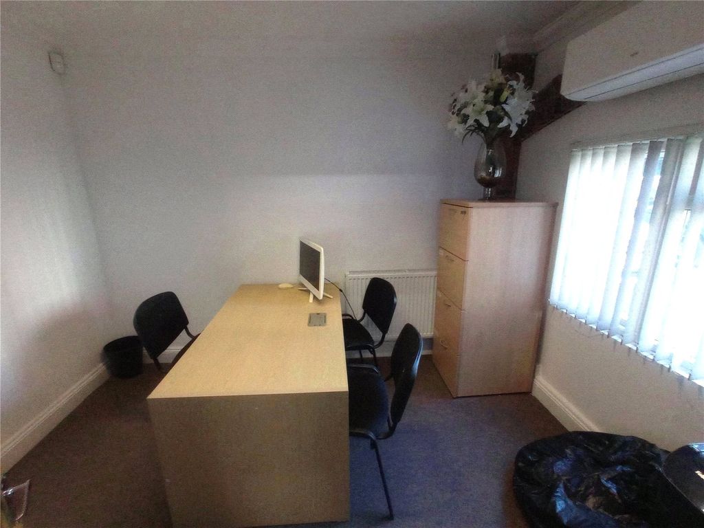 Property photo 3 of 28 Picture No. 27