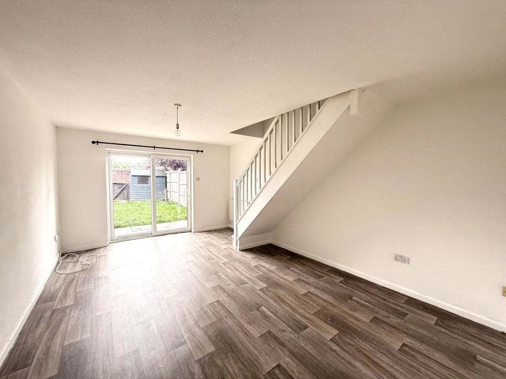 Property photo 2 of 7 Living Diner