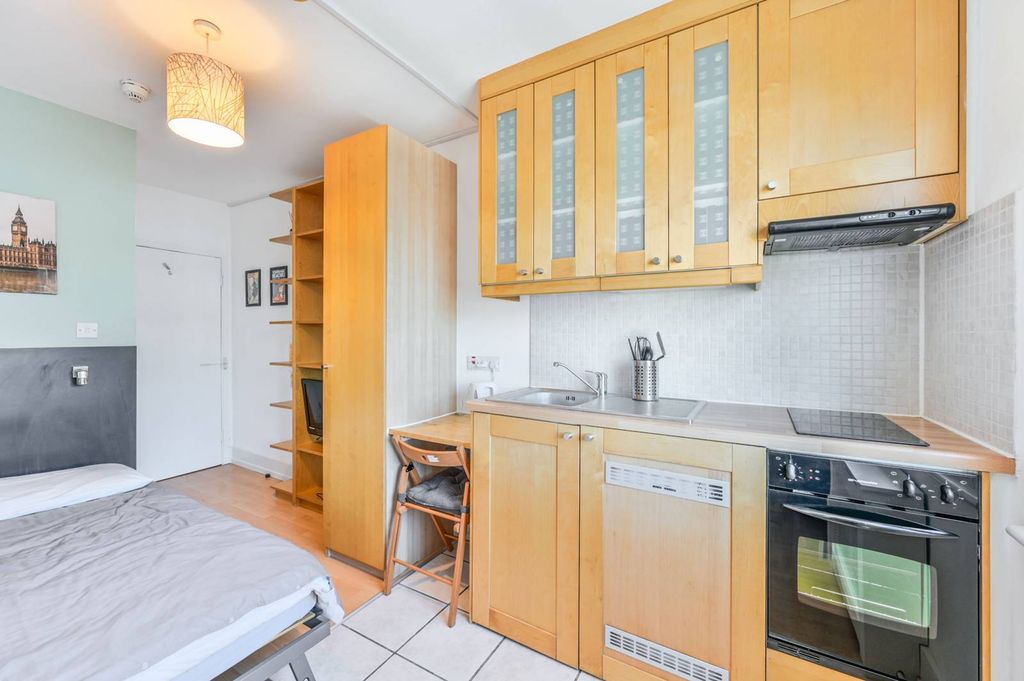 Property photo 1 of 5