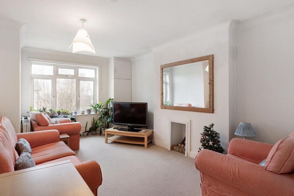 Property photo 2 of 8 5300491