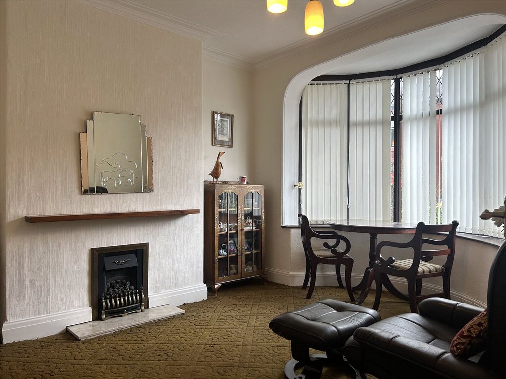 Property photo 2 of 13 Lounge