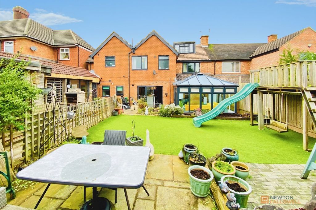 Property photo 2 of 34