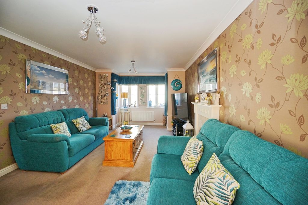 Property photo 2 of 22 Living Room