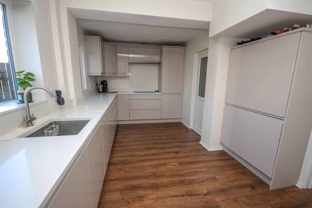 Property photo 1 of 17 (Main)
