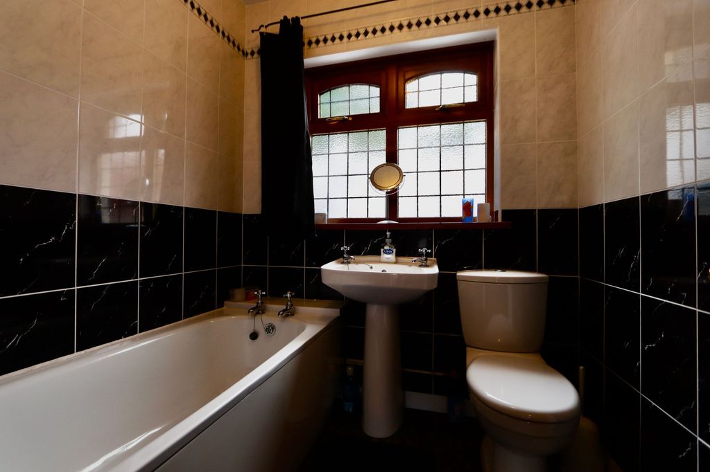 Additional image 14 of 3 bed detached bungalow for salePark Road, Newbridge NP11