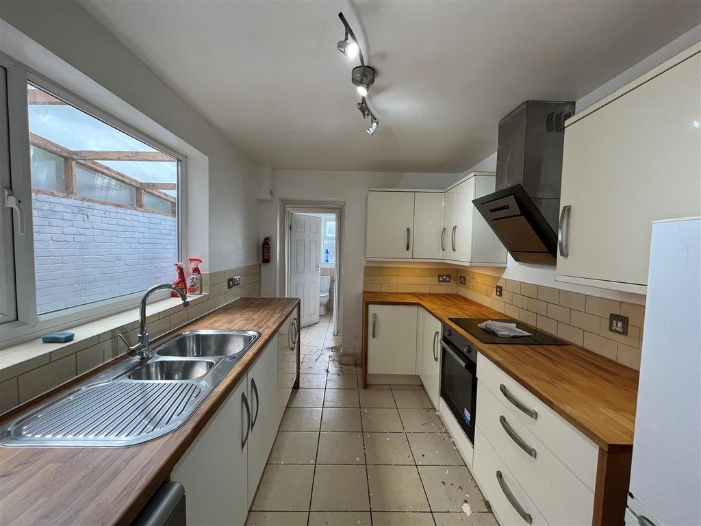 Property photo 2 of 9 Kitchen.Jpg