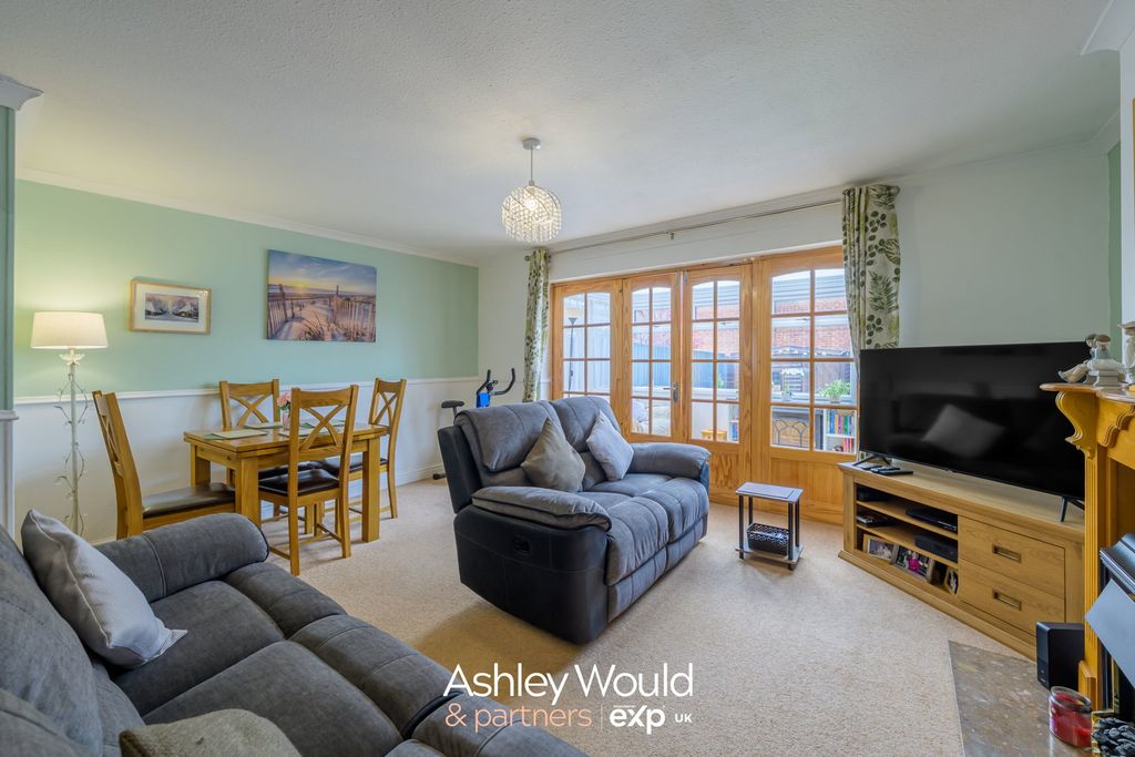 Property photo 3 of 17