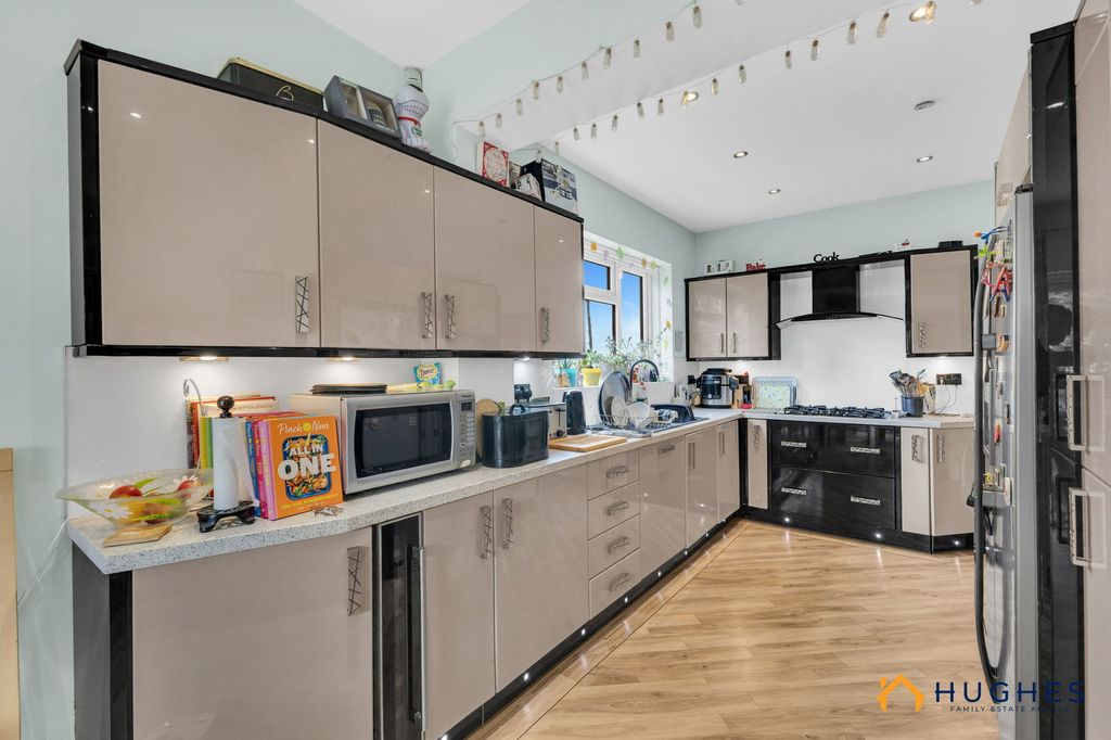 Property photo 2 of 23