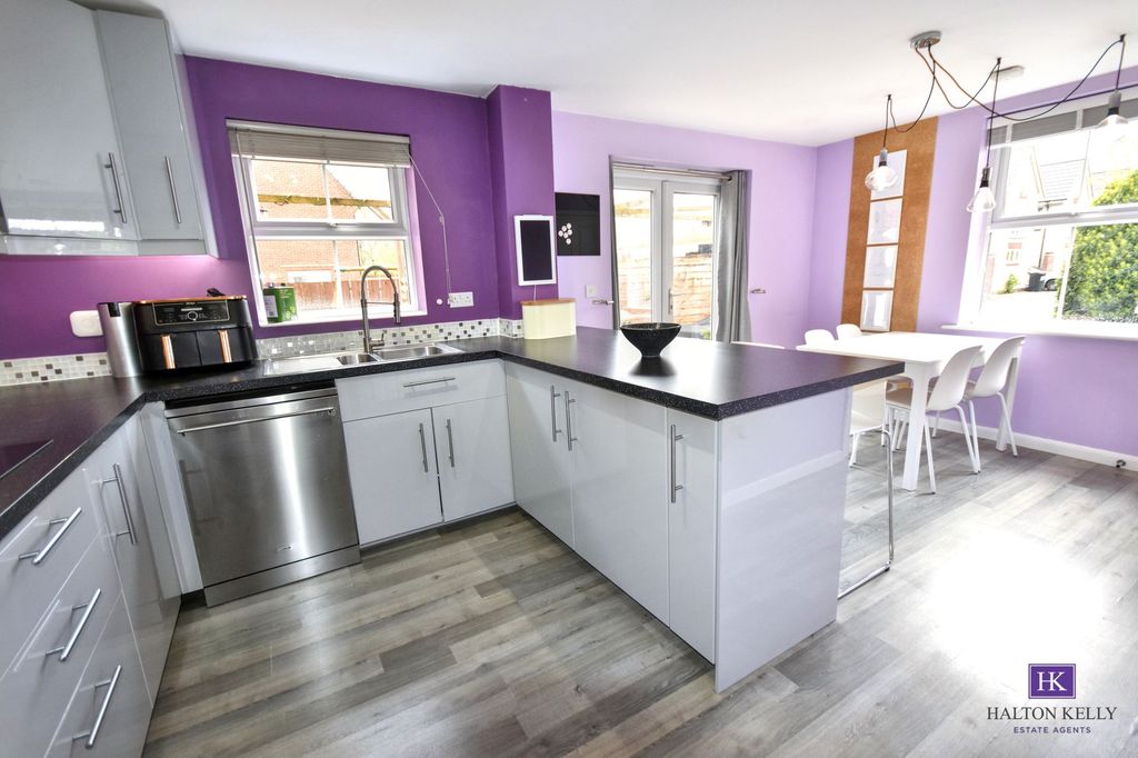 Property photo 3 of 27