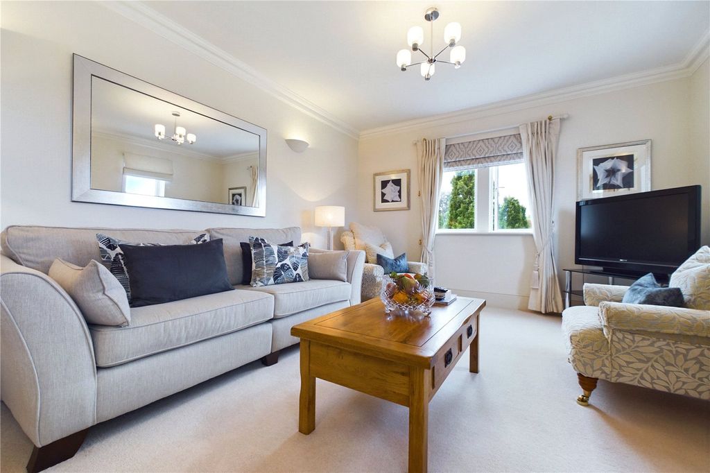 Property photo 2 of 19 Living / Dining Room