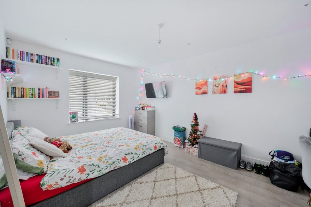 Property photo 3 of 11 Picture No. 04