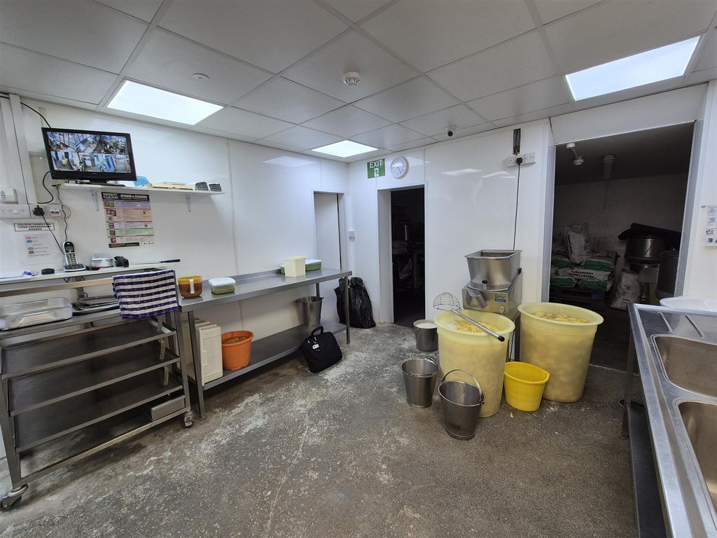 Property photo 3 of 6 Photo 2