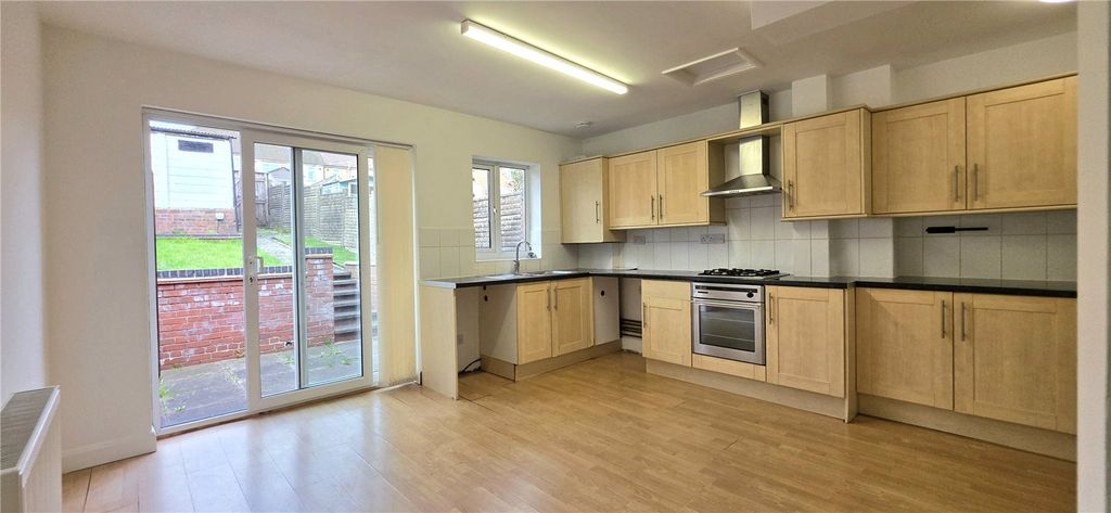 Property photo 2 of 16 Picture No. 27
