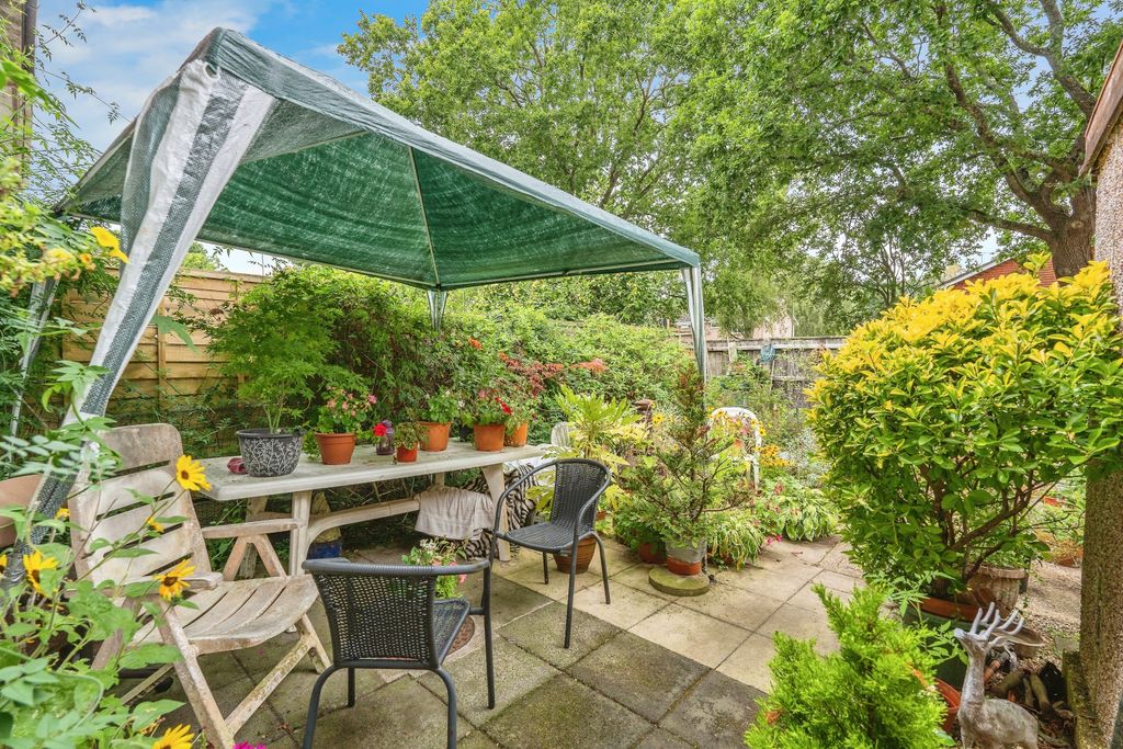 Property photo 2 of 15 Garden