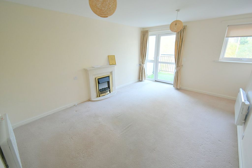 Property photo 3 of 11 Lounge/Dining Room