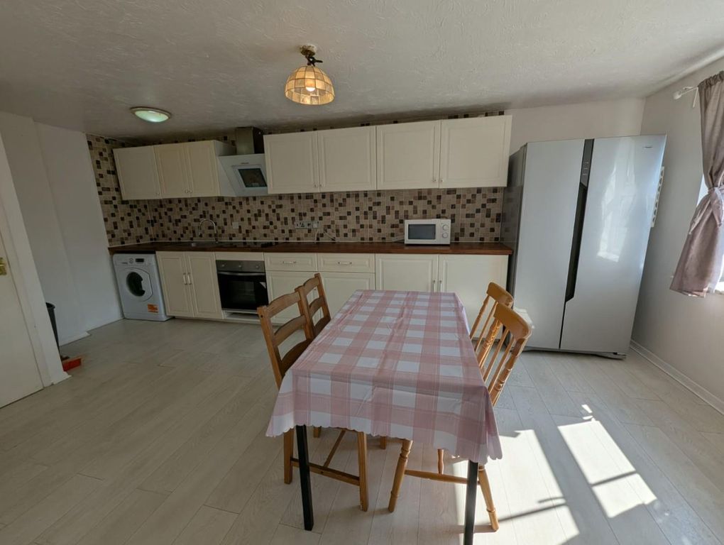 Property photo 3 of 10 Kitchen Diner