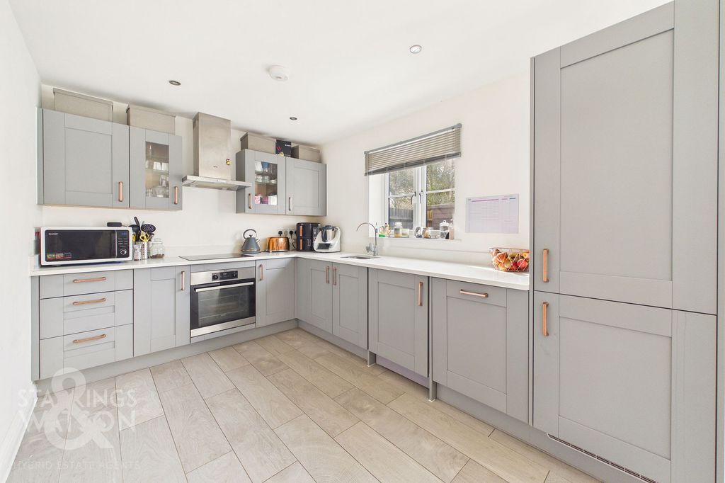 Property photo 3 of 21