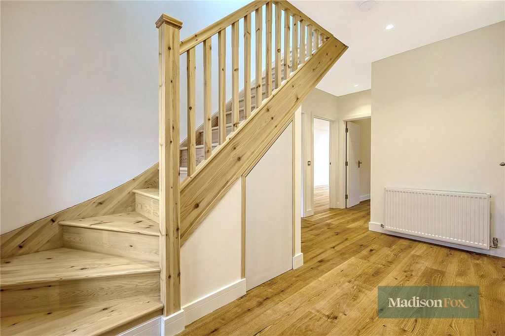 Property photo 2 of 28 Picture No. 34