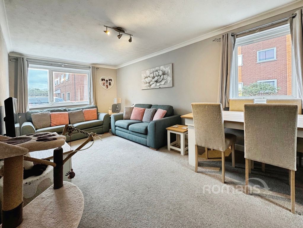 Property photo 3 of 8 Pbox-Img.Jpg
