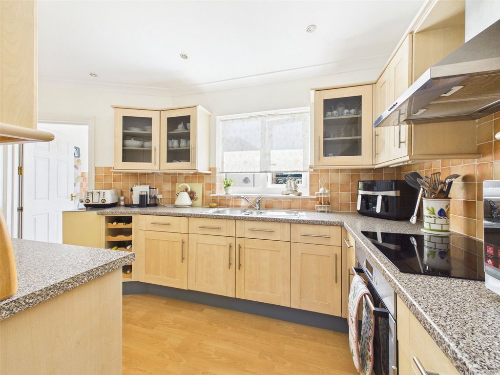 Property photo 2 of 22 Picture No. 25