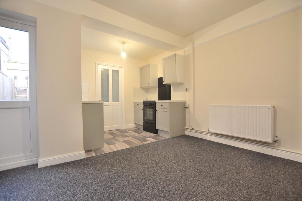 Property photo 2 of 8 Kitchen/Living