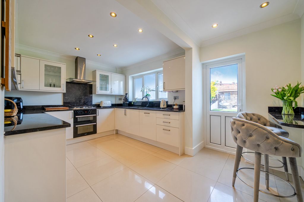 Property photo 2 of 21 1442630-17-69De38...