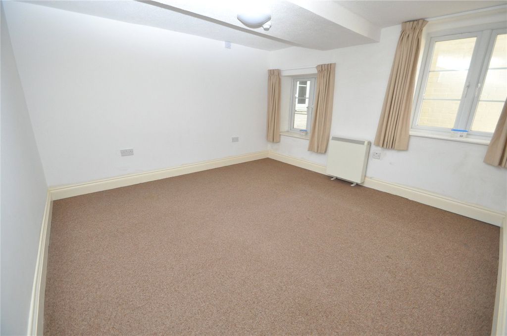 Property photo 3 of 5 Bedroom