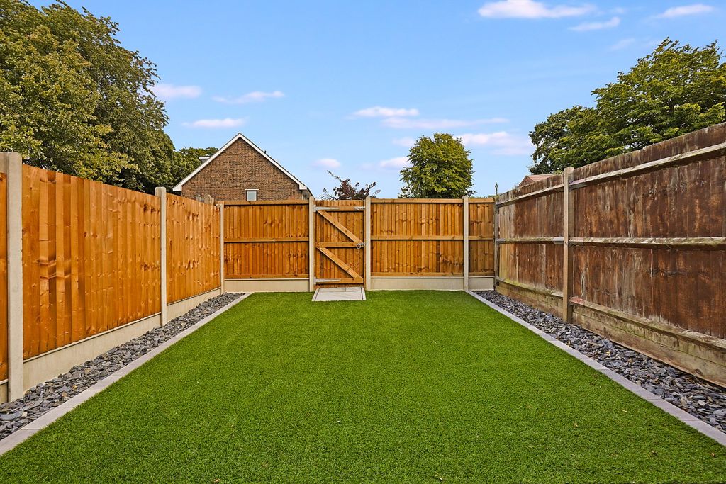 Property photo 2 of 16 4389196