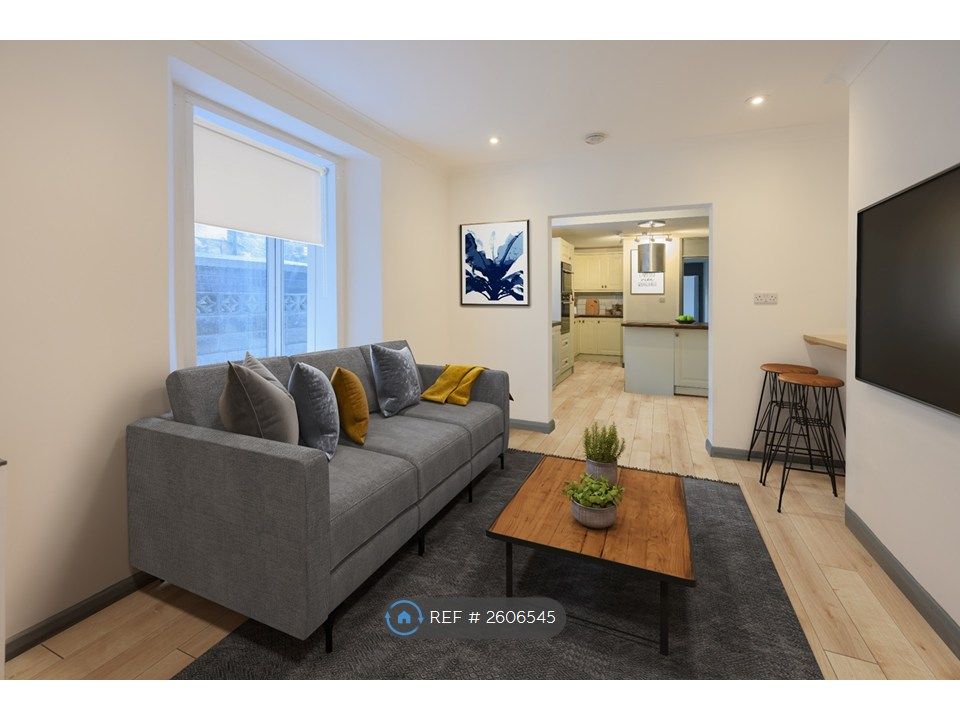 Property photo 3 of 8 Shared Lounge