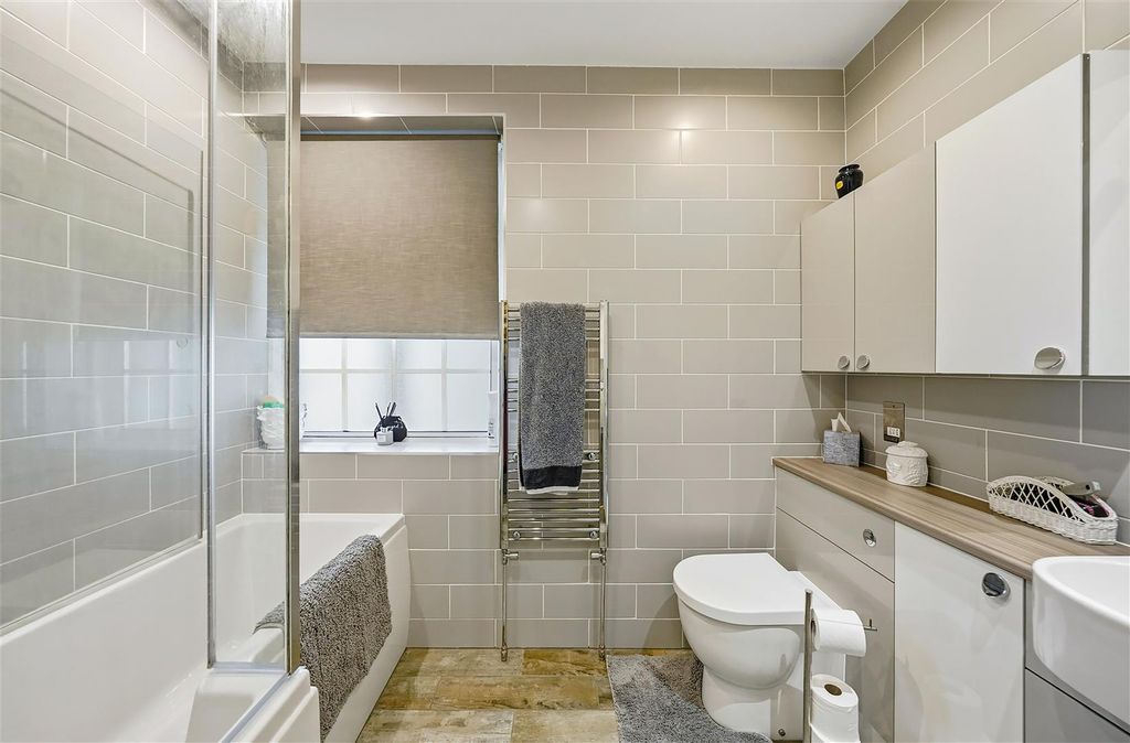 Additional image 15 of 4 bed detached bungalow for saleHeathview Avenue, Crayford, Dartford DA1