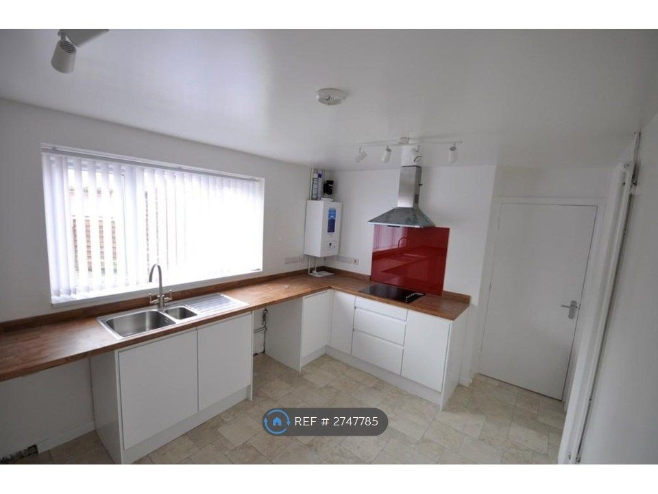 Property photo 2 of 11 Kitchen