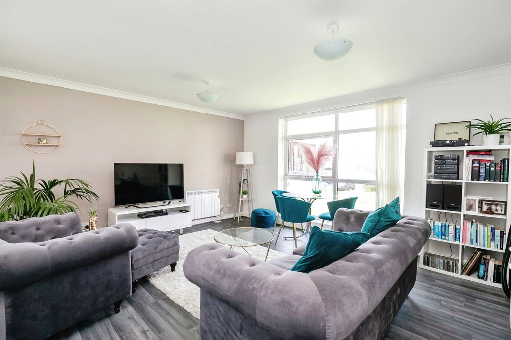 Property photo 2 of 16