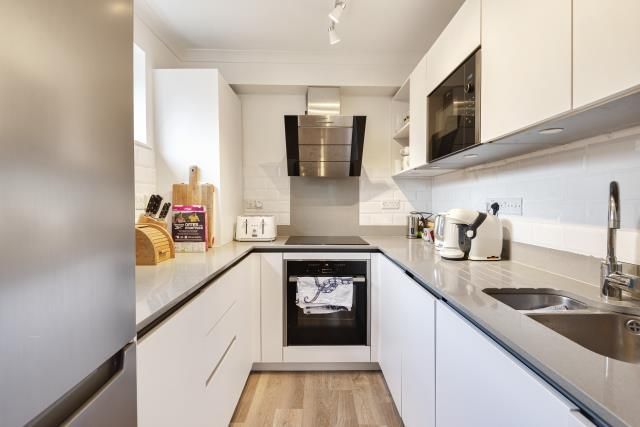 Property photo 2 of 11 Kitchen