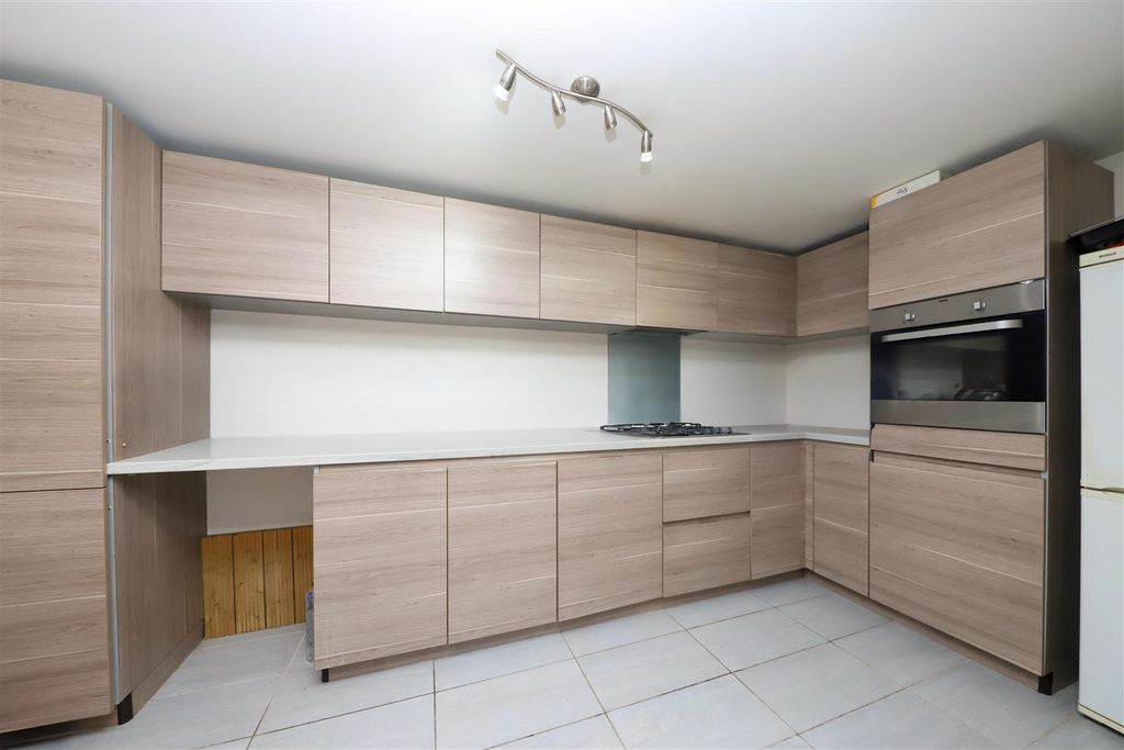 Property photo 2 of 8 Kitchen