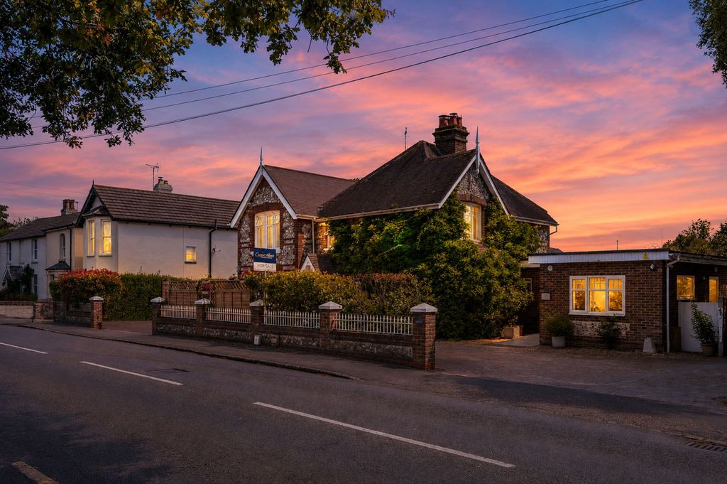 Property photo 1 of 20 Twilight