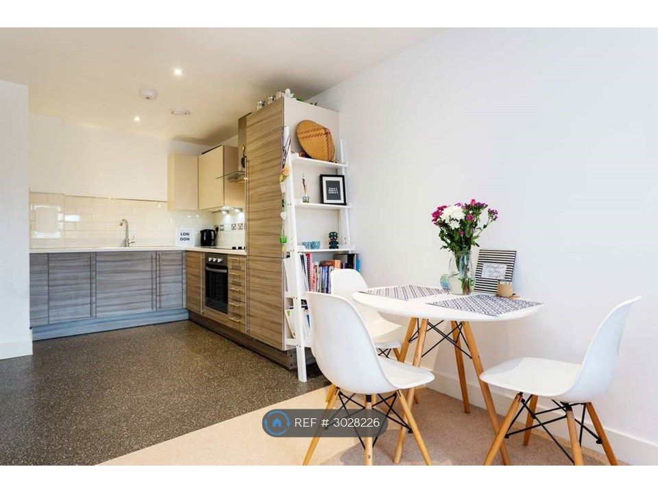 Property photo 2 of 12 Drining Table/Kitchen