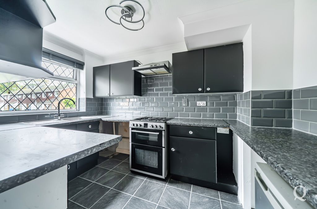 Property photo 3 of 30 0Dd0246d-2975-4d5...