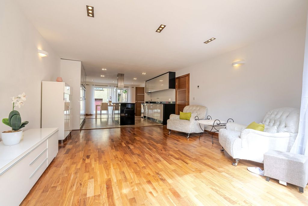 Property photo 2 of 38 Picture No. 02