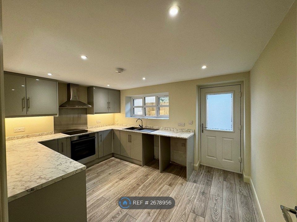 Property photo 3 of 33 Kitchen