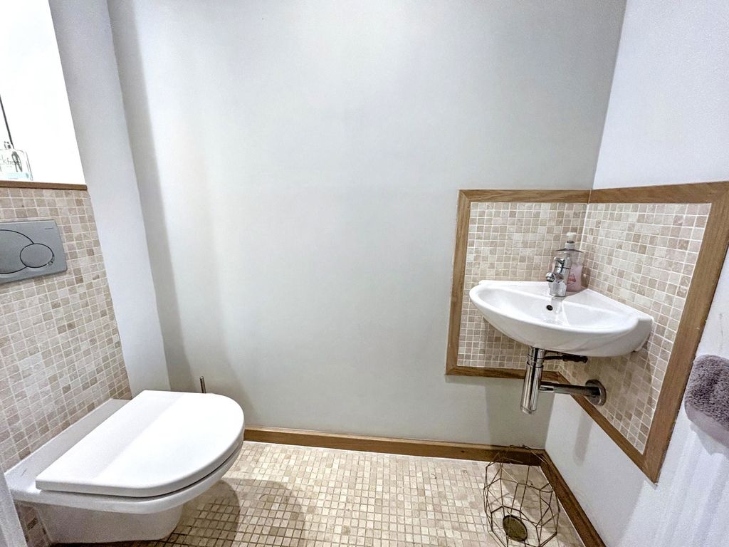 Property photo 3 of 27