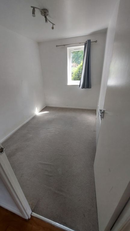 Property photo 2 of 6 Bed 2