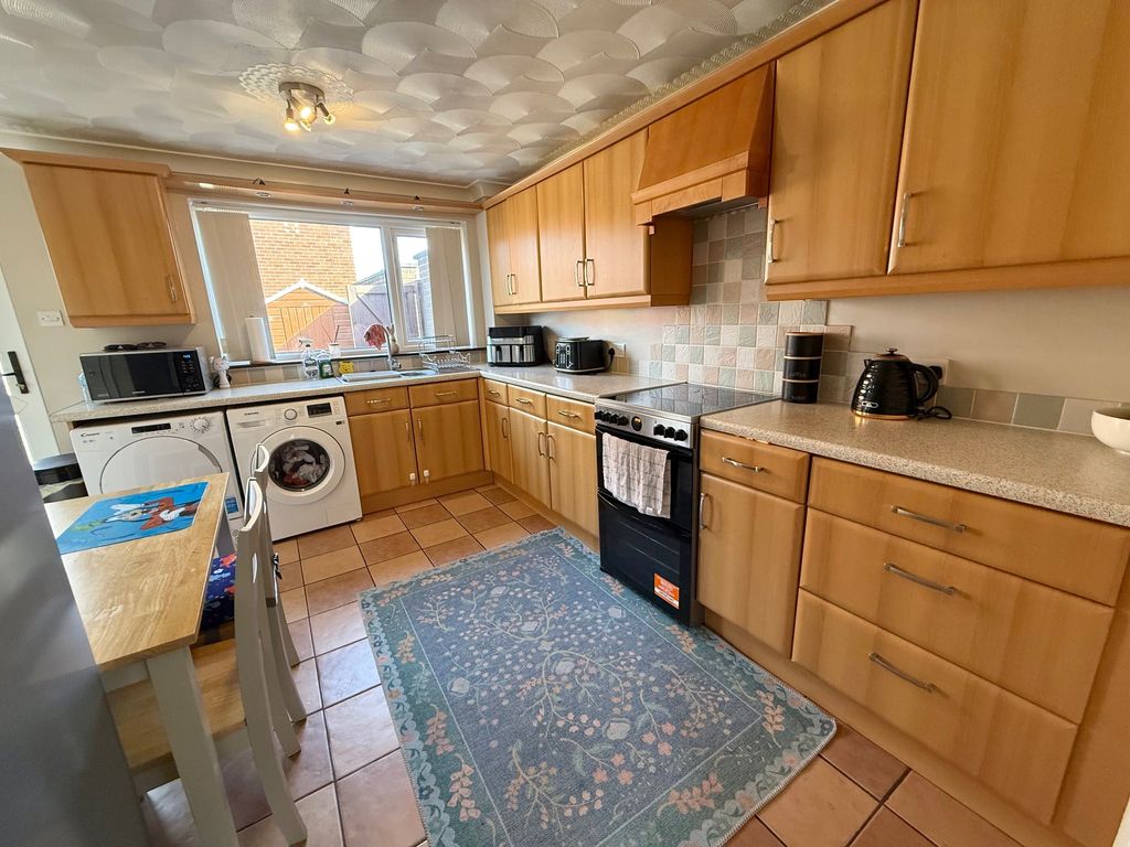 Property photo 3 of 13 Kitchen