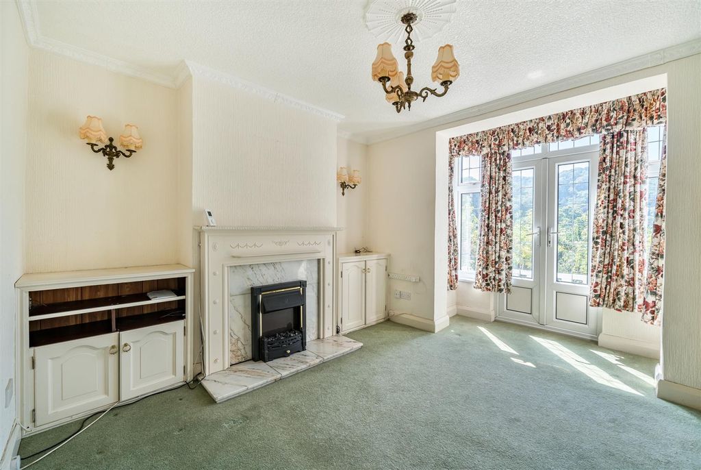 Property photo 3 of 43 Sitting Room