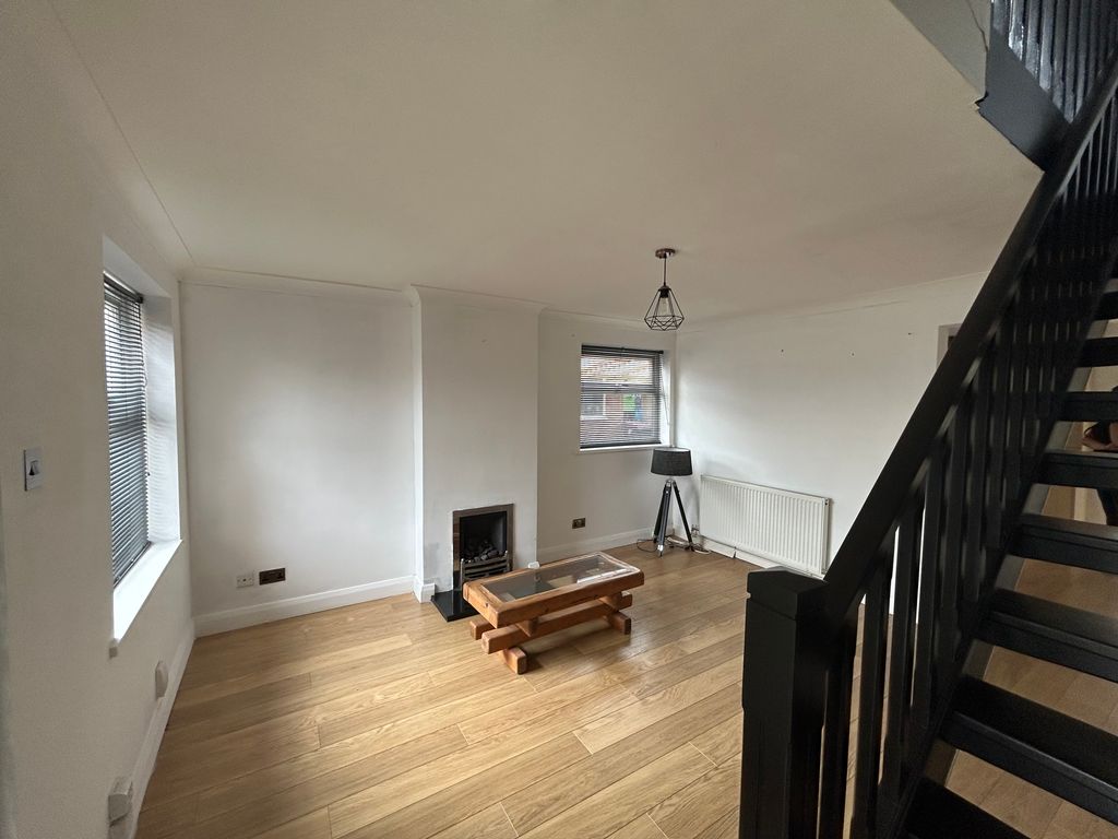 Property photo 3 of 10 Image