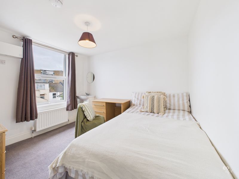 Property photo 3 of 9 Photo 8